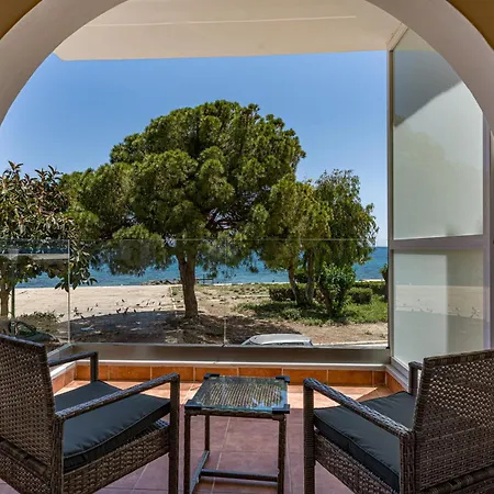 Mandy Seafront Apartment *