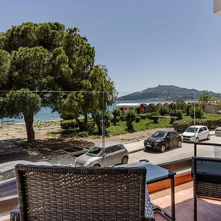 Mandy Seafront Apartment